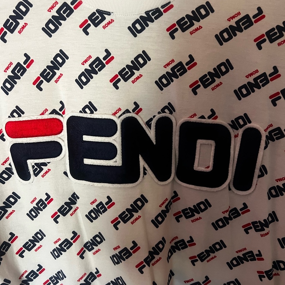Authentic FENDI tshirt woman size  M excellent condition